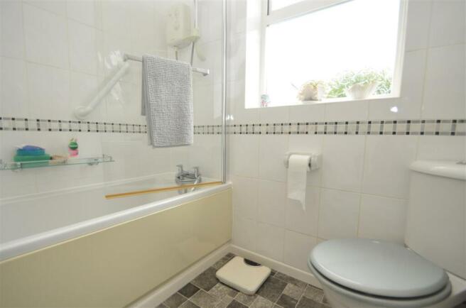 FAMILY BATHROOM
