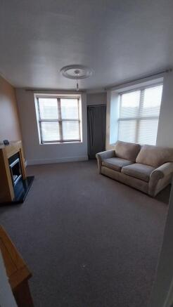2 bed End of Terrace to rent Image 5