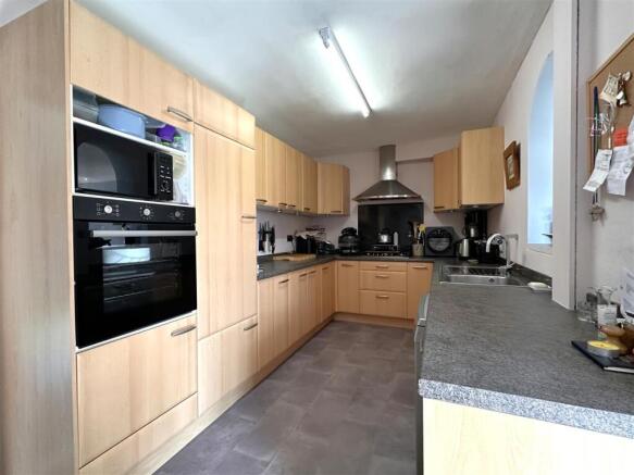 Fitted Kitchen 843