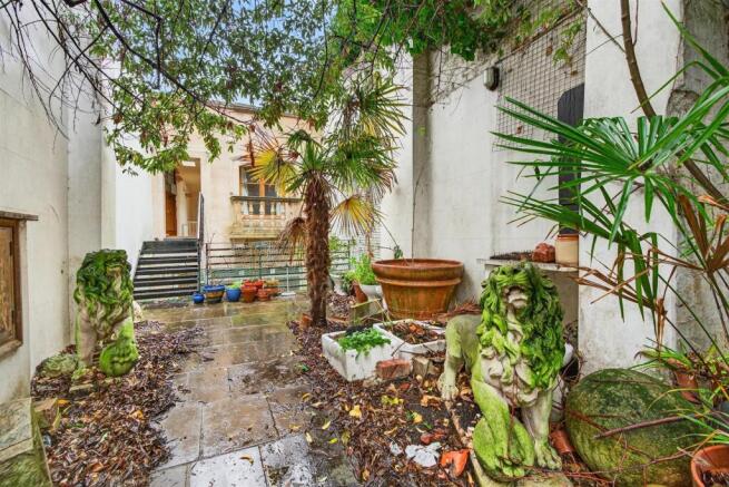 FOR SALE 2 3 Bedroom House Danbury Street N1 www.i