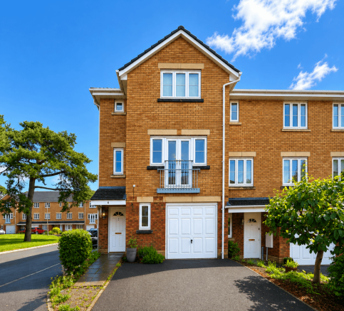 4 bedroom End Terrace, Town House