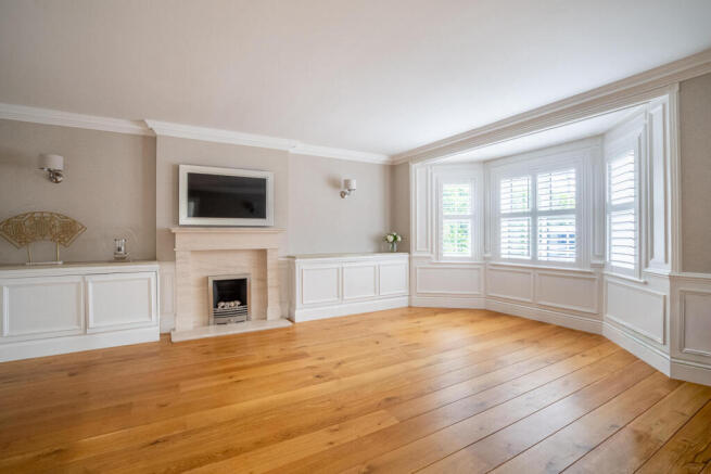 6 bed Detached for sale Image 11