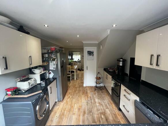 Kitchen 2.jpg