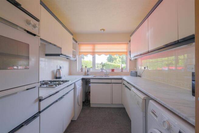 2 bed Semi-Detached Bungalow for sale Image 10