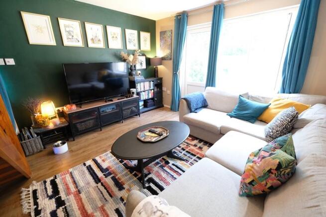 SITTING/DINING ROOM
