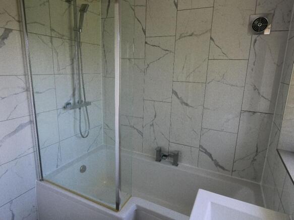 2 bed Semi-Detached to rent Image 10