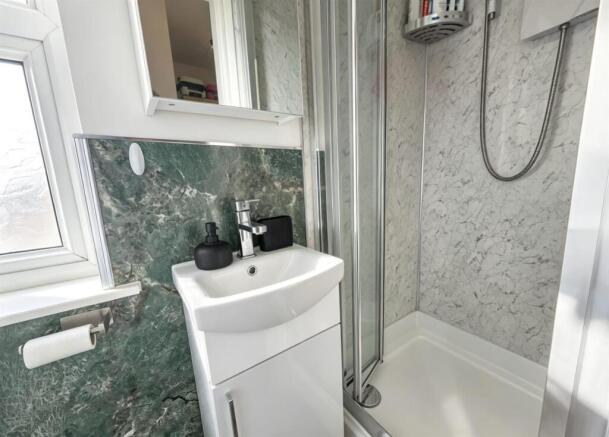 6 bed House to rent Image 7