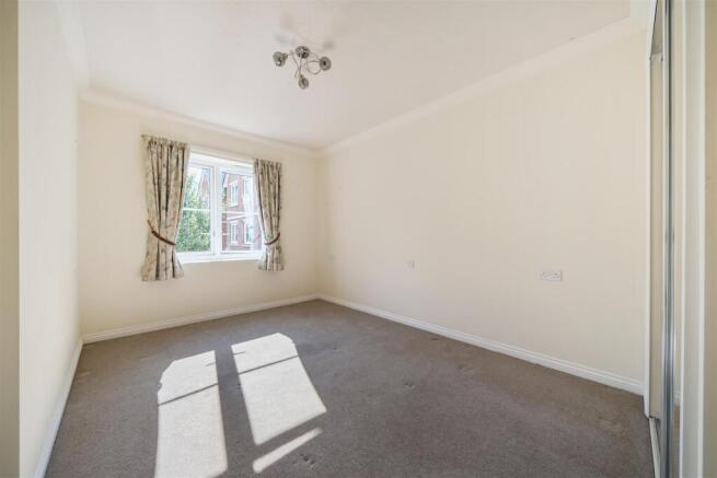 1 bed Retirement Property for sale Image 8