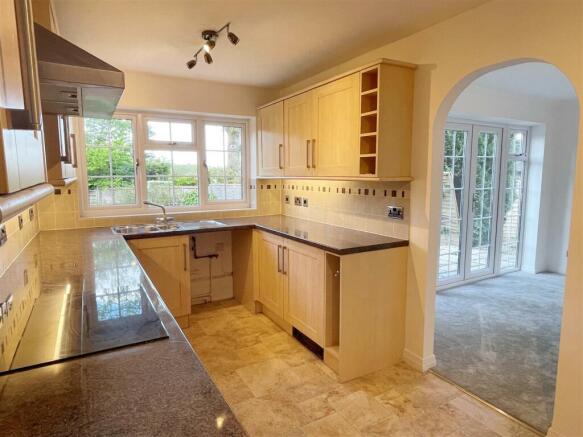 Kitch - Dining 1.JPG