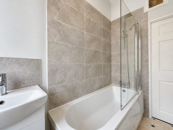 2 bed Terraced to rent Image 7