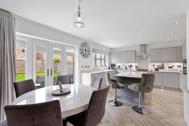 4 bed Detached for sale Image 4
