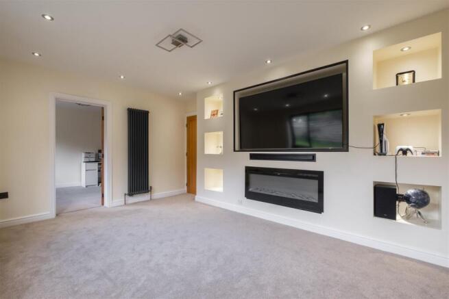 4 bed Detached for sale Image 9