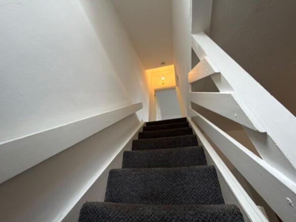 2 bed Terraced to rent Image 9