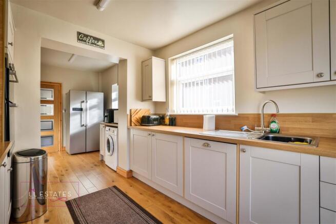 Kitchen 2.jpg