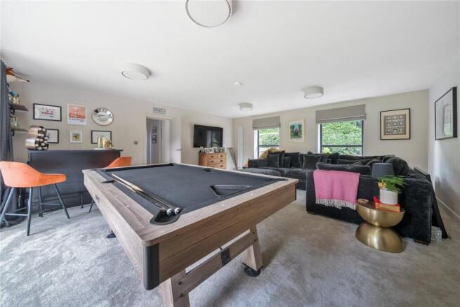 5 bed Detached for sale Image 9