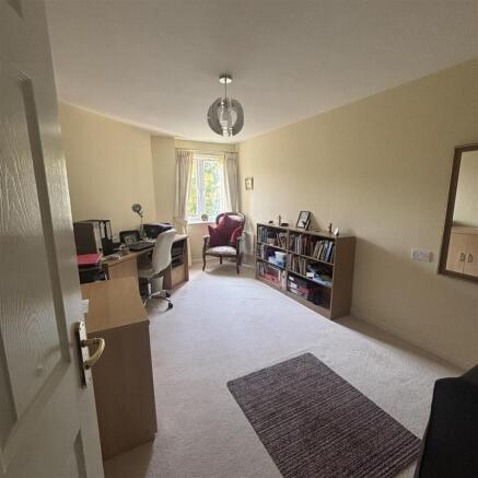 2 bed Apartment for sale Image 8