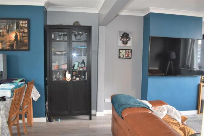 LOUNGE 2.jpg