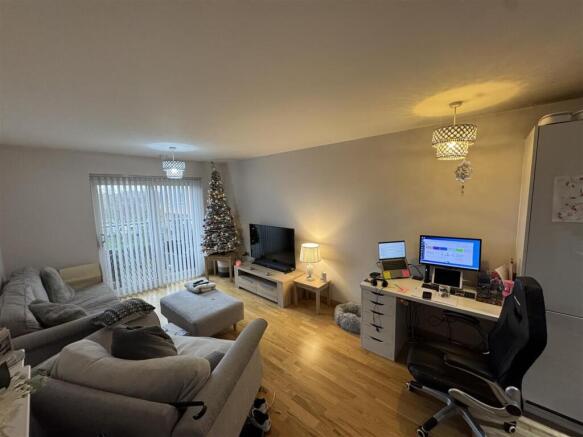 LOUNGE 2 679 MORELLO.jpeg