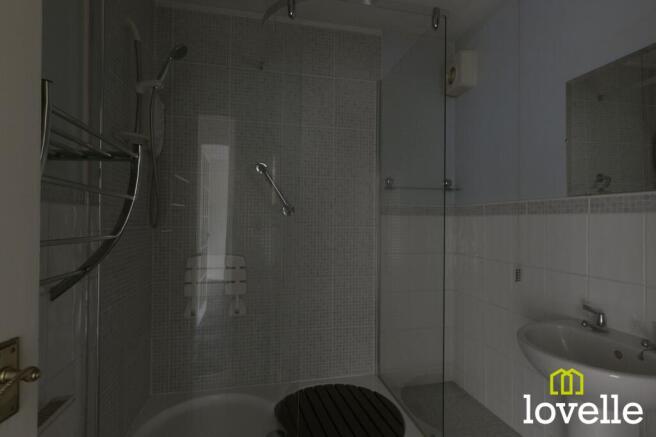 2 bed Flat for sale Image 6