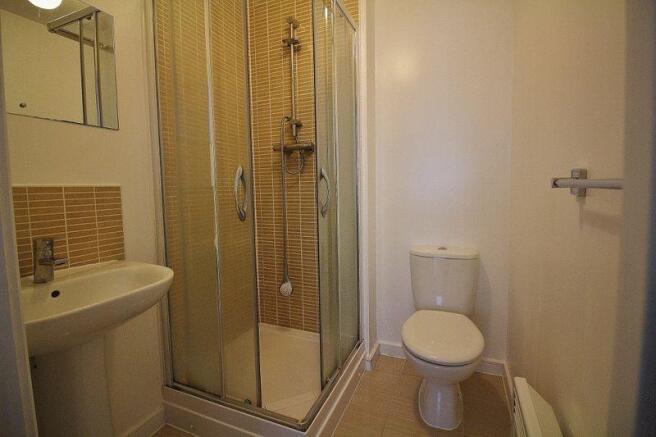 En-suite showe...