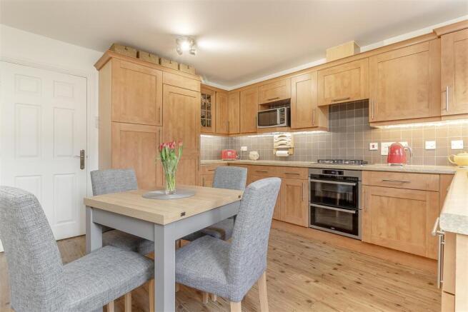 3 bed Town House for sale Image 5