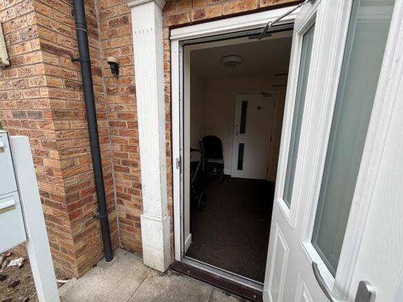 2 bed Flat for sale Image 11