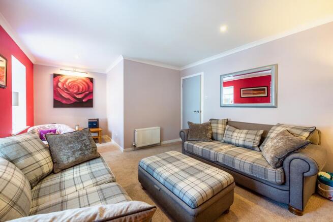 LOUNGE RIGHT