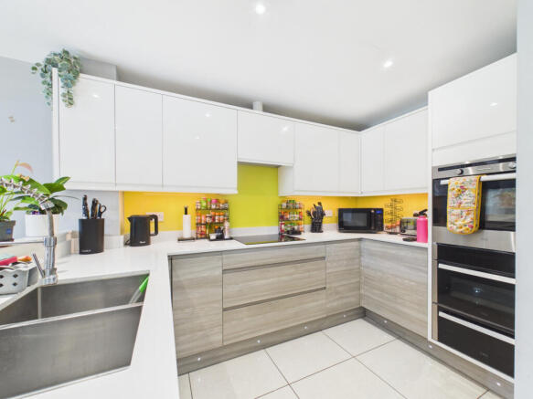 4 bed Semi-Detached for sale Image 5