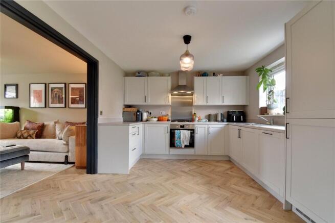 4 bed Detached for sale Image 11