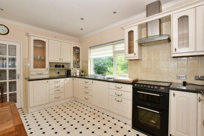 Kitchen/ Breakfast Room