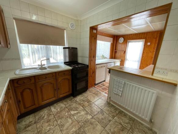 KITCHEN 16'6 x 7'9