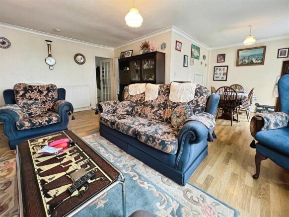 3 bed Detached Bungalow for sale Image 4