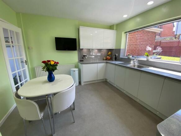 Kitchen Breakfast Room 3.jpg