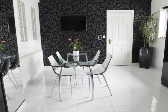 kitchen/dining room