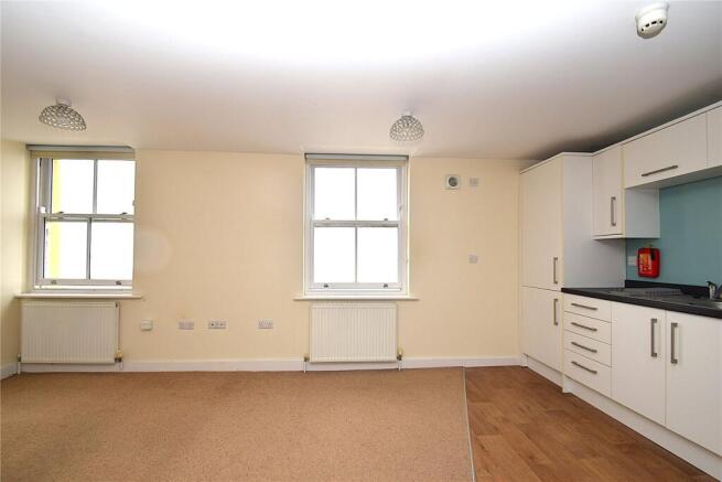 2 bed Apartment to rent Image 6