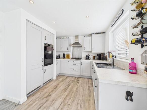 KITCHEN/ DINER