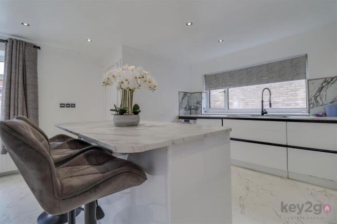 2 bed Detached Bungalow for sale Image 8