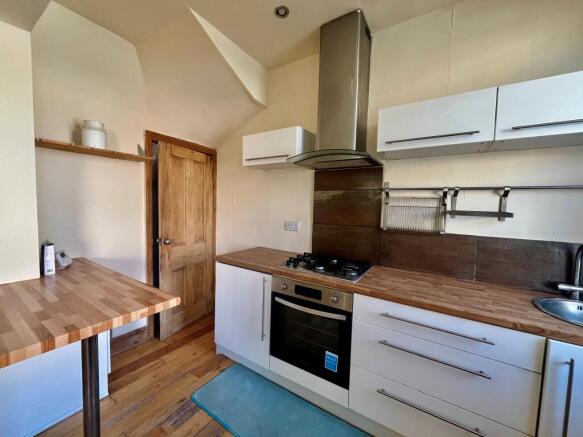 2 bed House to rent Image 4