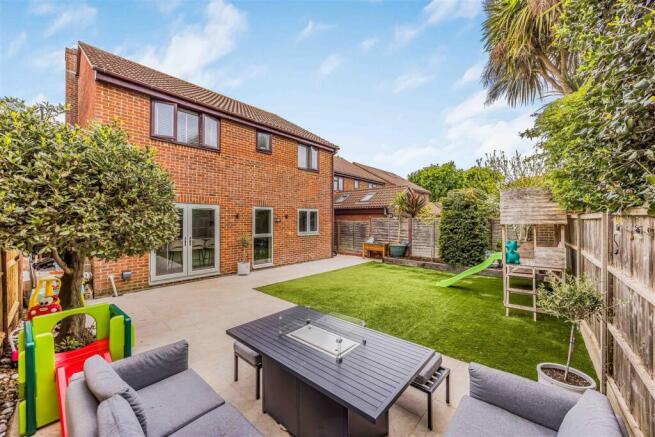 5 Katrina Gardens, Hayling Island-Small-PorticoMar