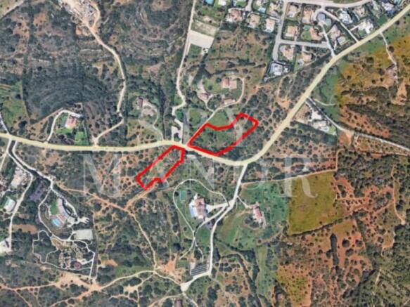 Aerial satellite map outlining the Skyblade development plot for sale in Ferragudo, Algarve, highlighting its prime location near Praia dos Caneiros.