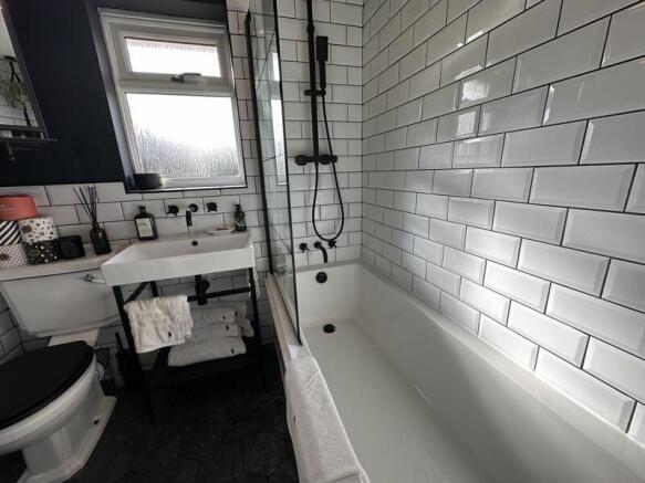Bath/shower room