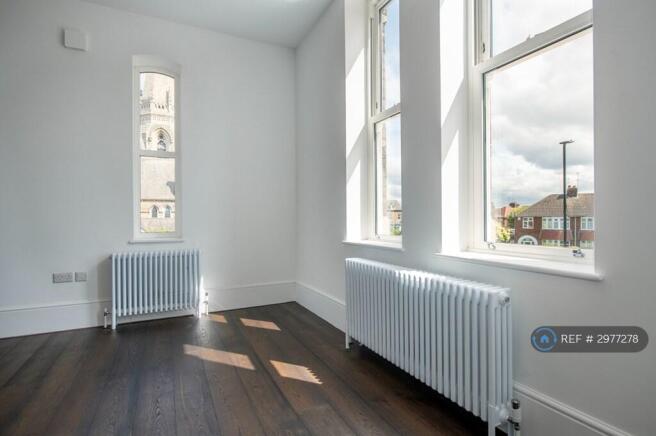 2 bed Flat to rent Image 5