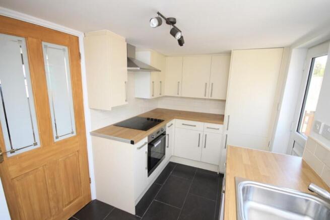 FITTED KITCHEN