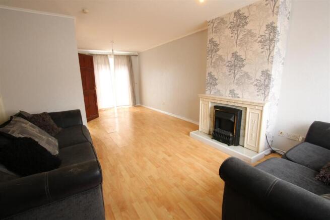 Living room 1.JPG