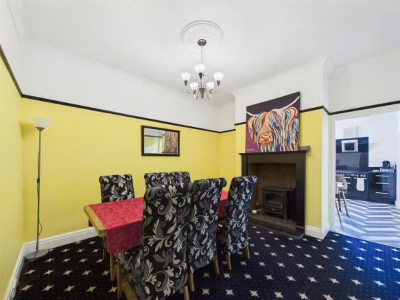 5 bed Detached for sale Image 5