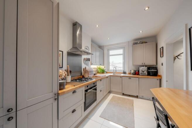 2 bed Apartment to rent Image 6