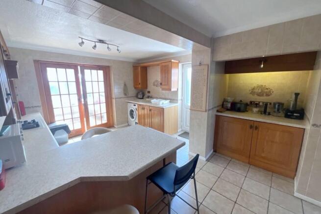 Highfield Avenue, Kiveton Park, Sheffield, S26 6NE photo 4