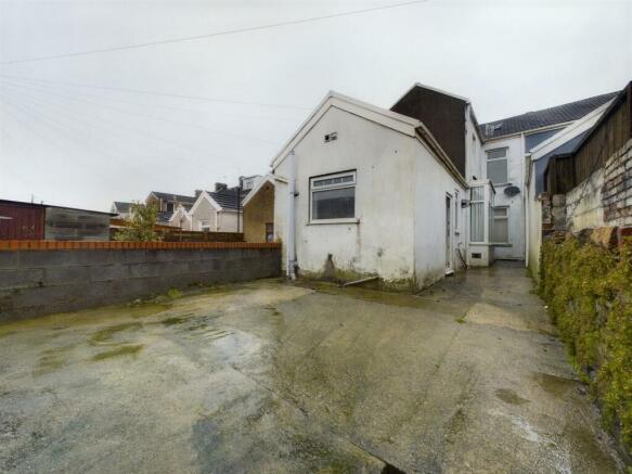 CAM01423G0-PR0051-STILL010.jpg