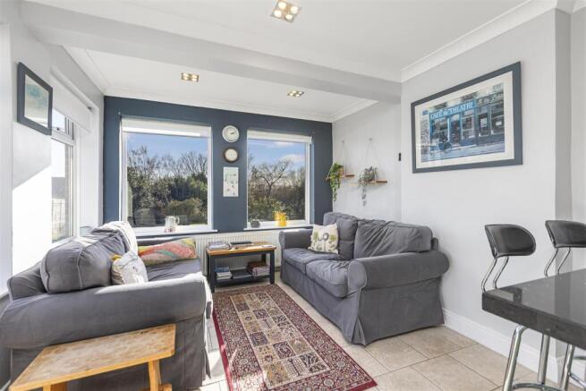 5 bed Detached for sale Image 4