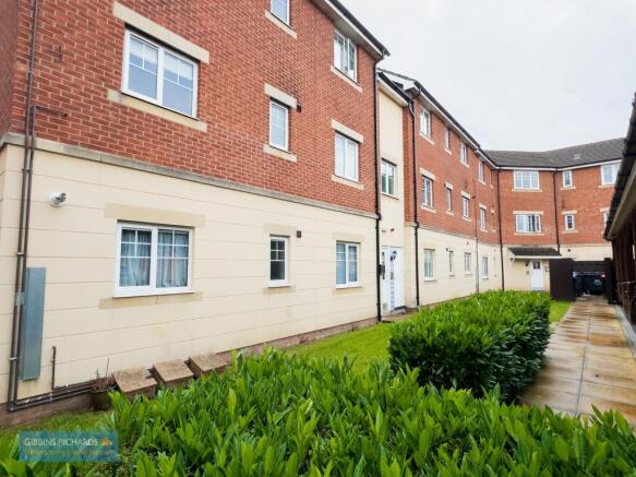 2-bed flat on Riverside Close, Bridgwater, TA6, £125,000